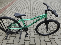 Core Nipper 24" (2025) 1x7sp. chromovaná zelená