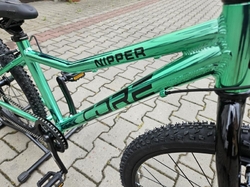 Core Nipper 24" (2025) 1x7sp. chromovaná zelená