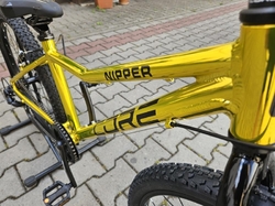 Core Nipper 24" (2025) 1x7sp. chromovaná žlutá